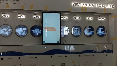 互動(dòng)滑軌屏系統(tǒng)入駐福建廈門漳州某房產(chǎn)中心廣場展廳