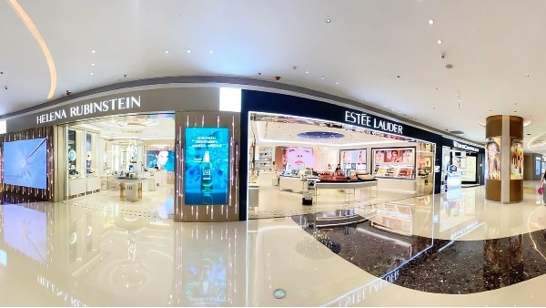 告別傳統(tǒng)海報(bào)！新一代廣告機(jī)如何用AI撬動(dòng)千億營銷市場