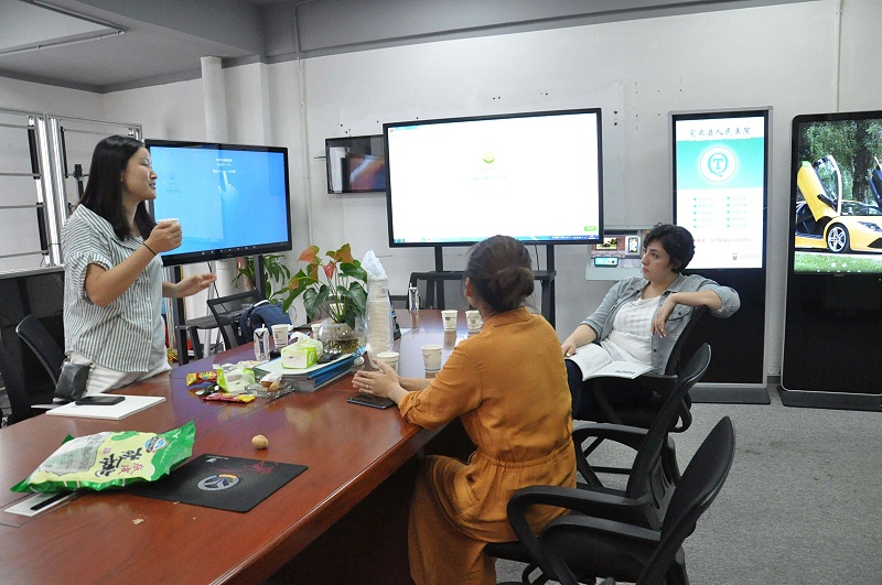 深圳中億?？萍紵崃覛g迎迪拜客戶蒞臨我司參觀考察